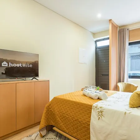 Host Wise - Urban Escape Apartment *